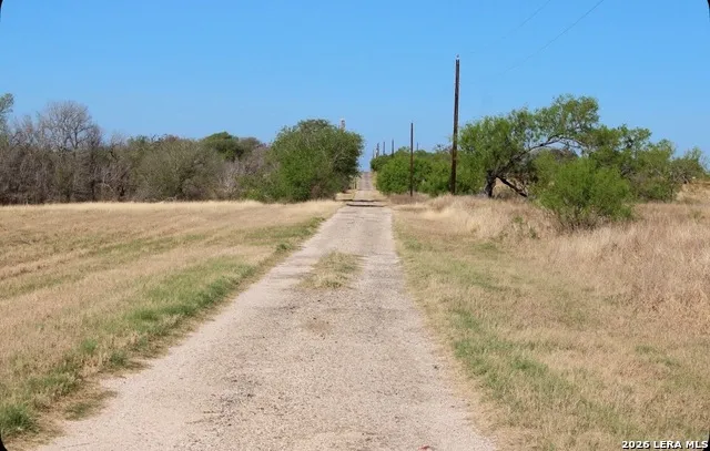 435 County Road 7715 Devine, TX 78016