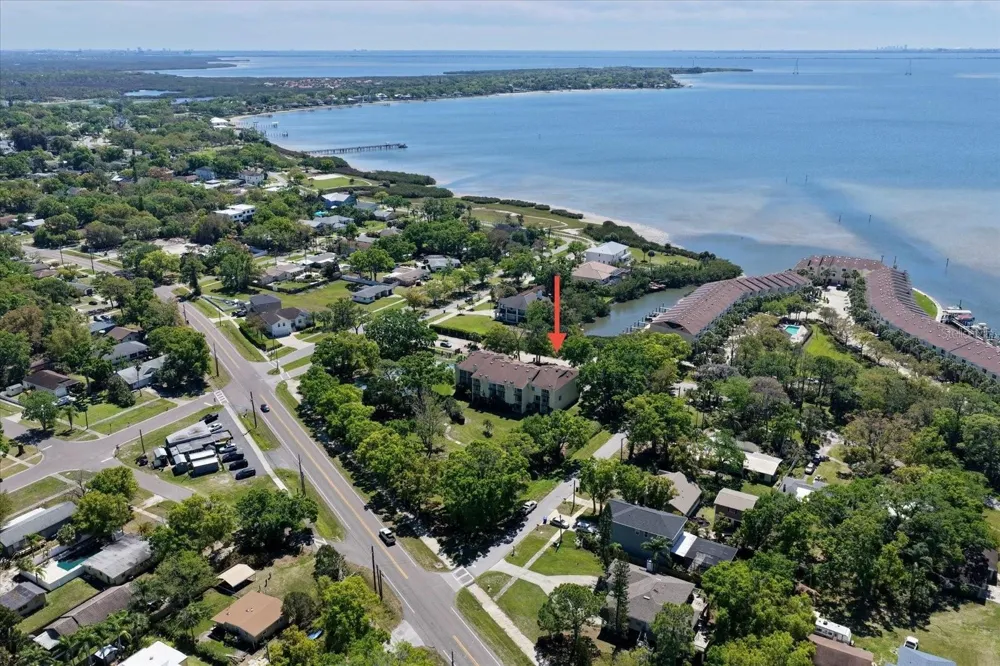108 BRENT CIRCLE Oldsmar, FL 34677