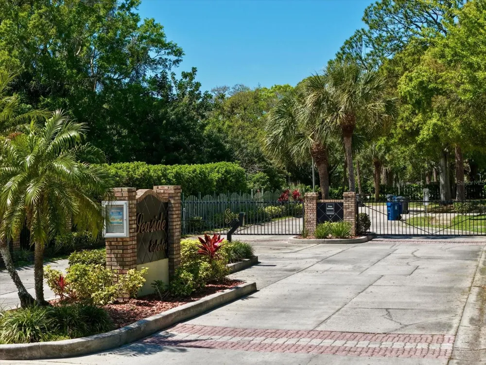 108 BRENT CIRCLE Oldsmar, FL 34677