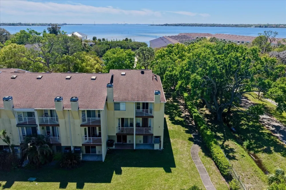 108 BRENT CIRCLE Oldsmar, FL 34677