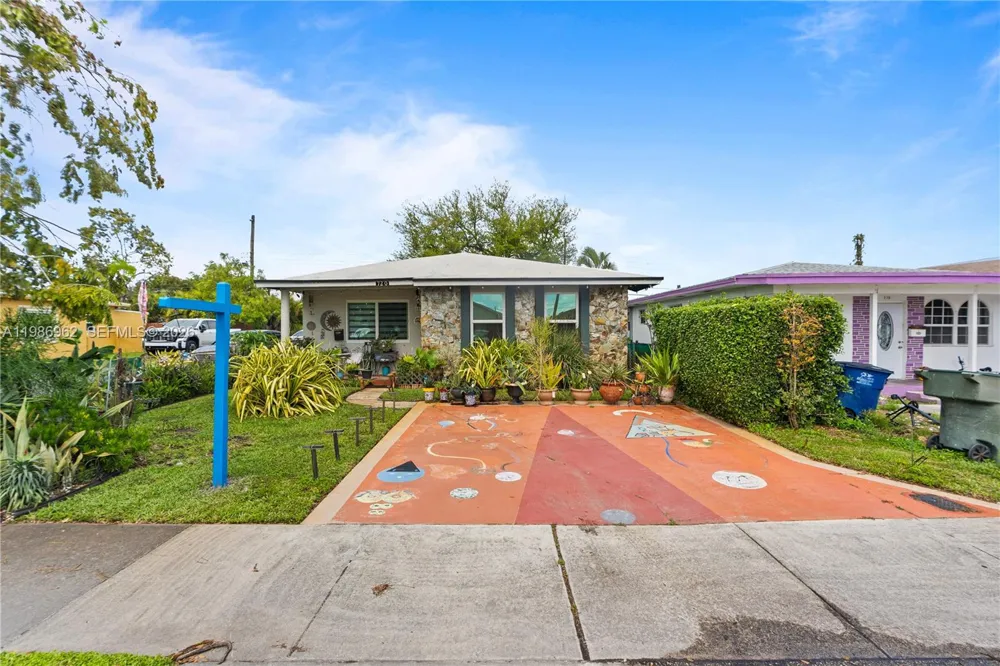 720 NW 4th St Hallandale Beach, FL 33009