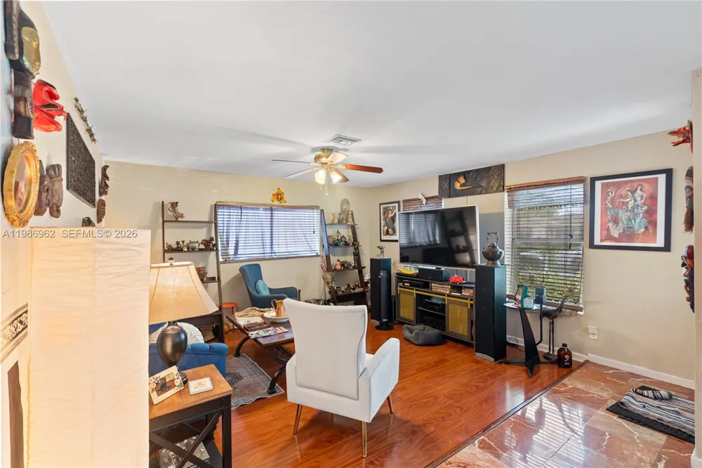 720 NW 4th St Hallandale Beach, FL 33009