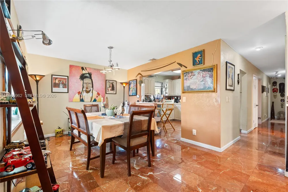 720 NW 4th St Hallandale Beach, FL 33009