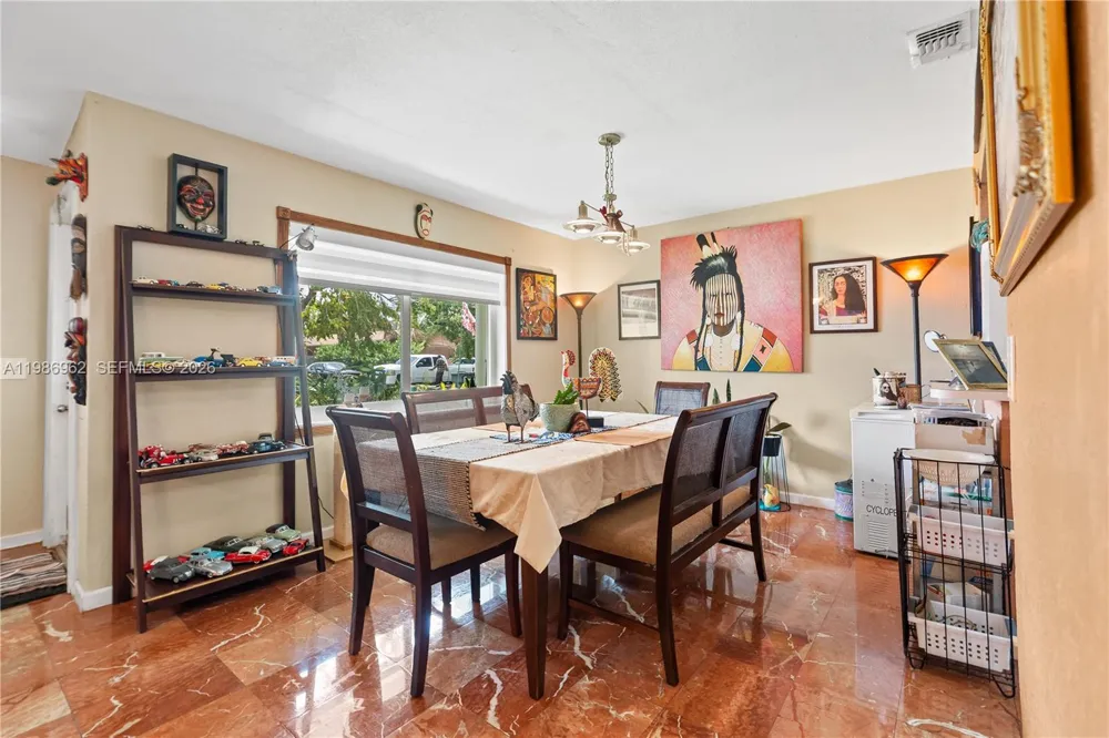720 NW 4th St Hallandale Beach, FL 33009