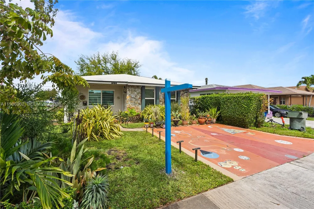 720 NW 4th St Hallandale Beach, FL 33009