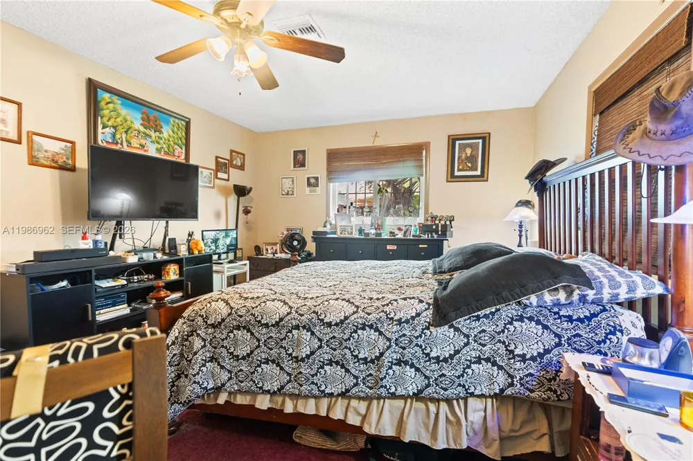 720 NW 4th St Hallandale Beach, FL 33009