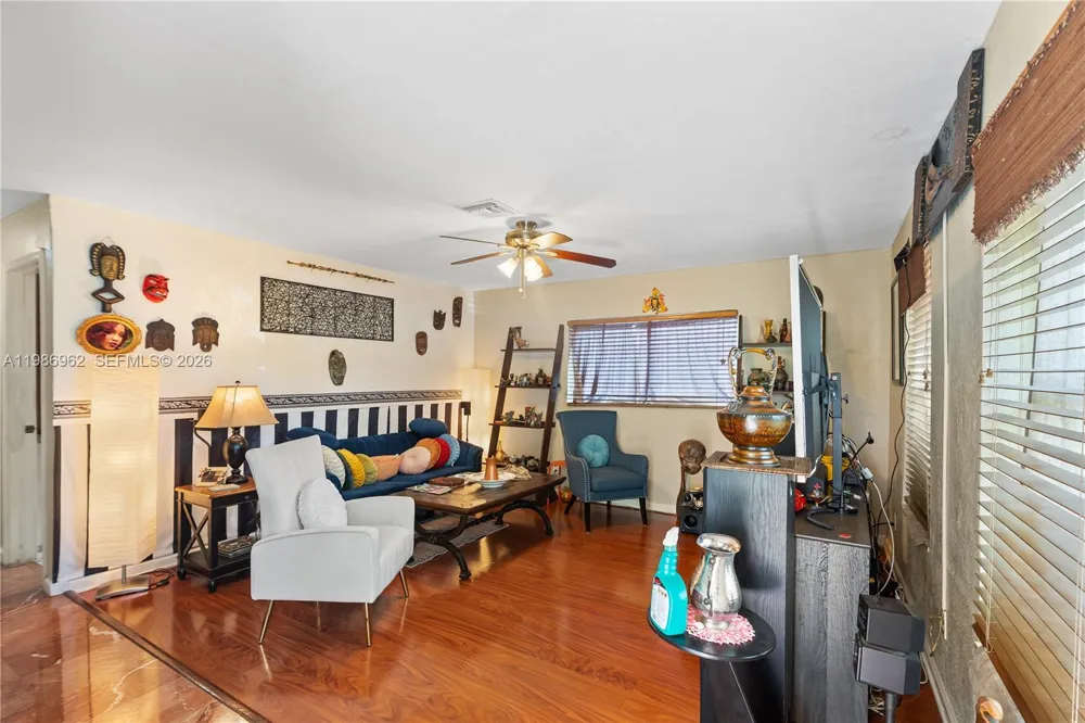 720 NW 4th St Hallandale Beach, FL 33009