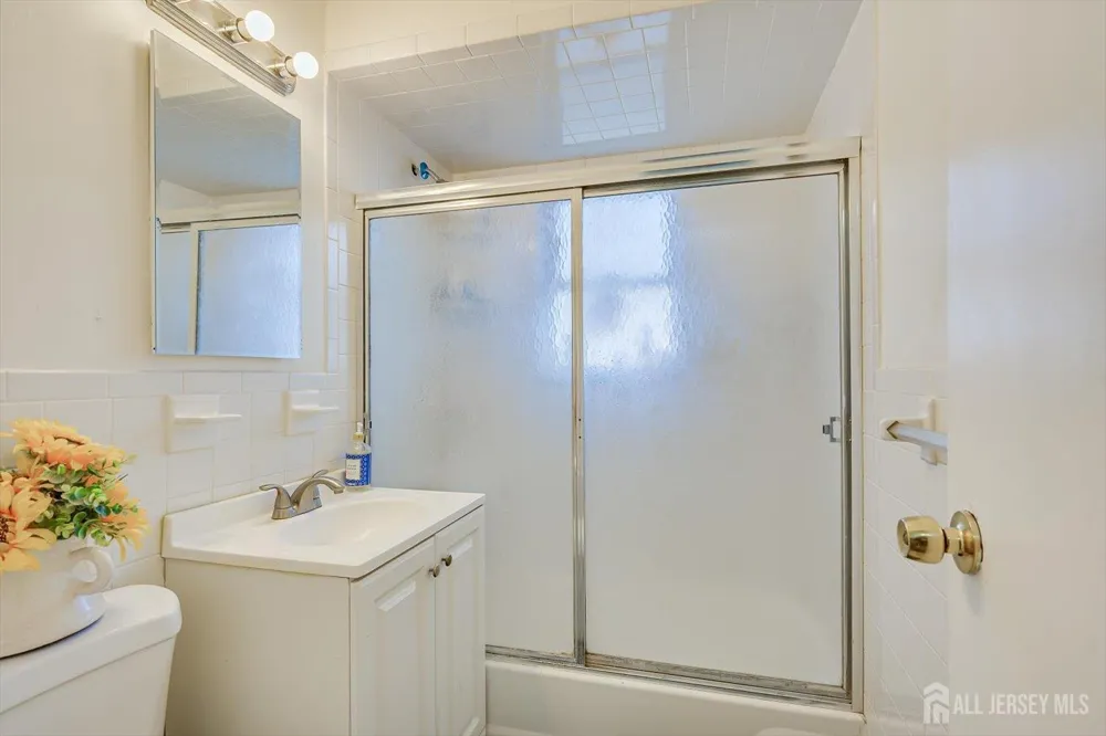 55 Gill Lane #32 Iselin, NJ 08830