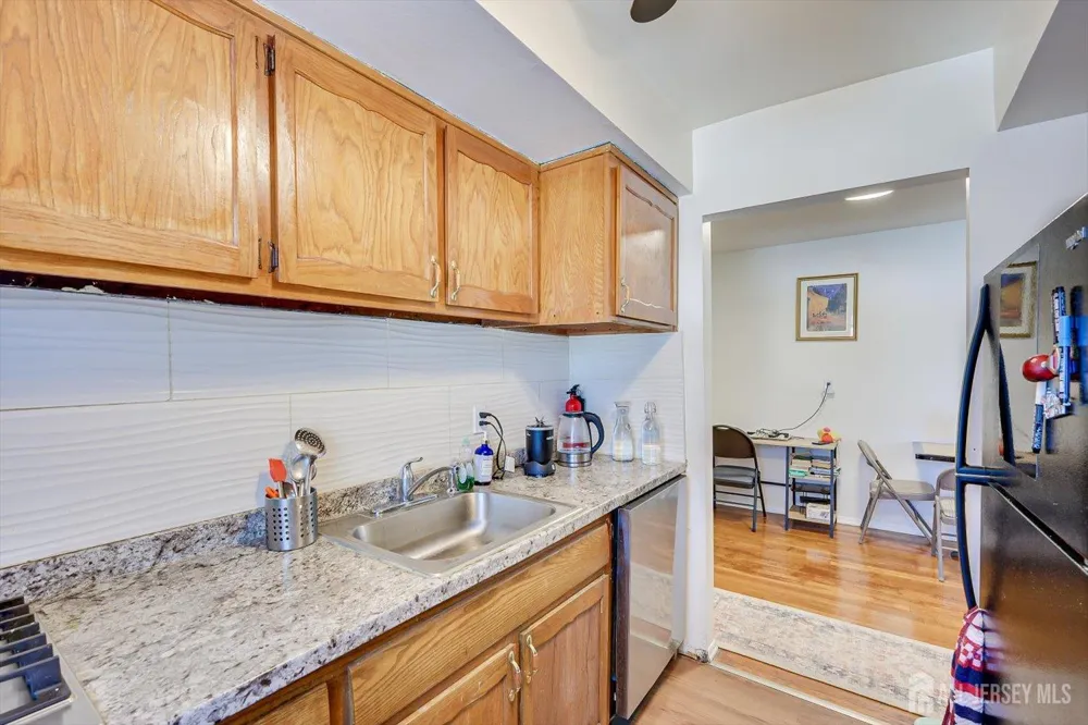 55 Gill Lane #32 Iselin, NJ 08830