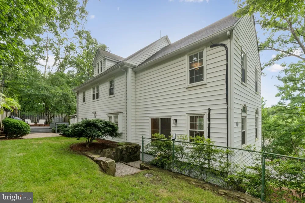 1805 ARMY NAVY DRIVE Arlington, VA 22202