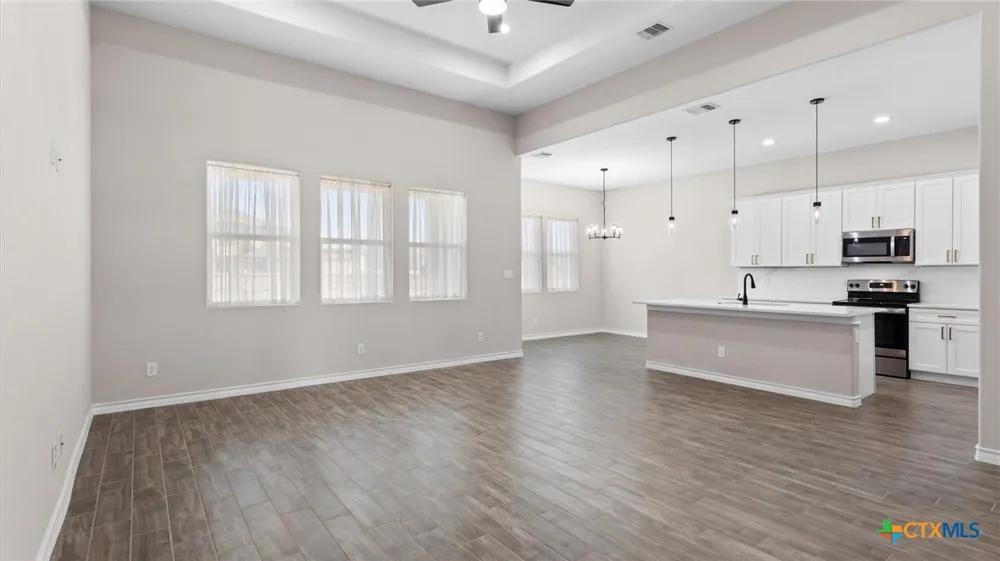 8511 Ventura Boulevard Selma, TX 78154