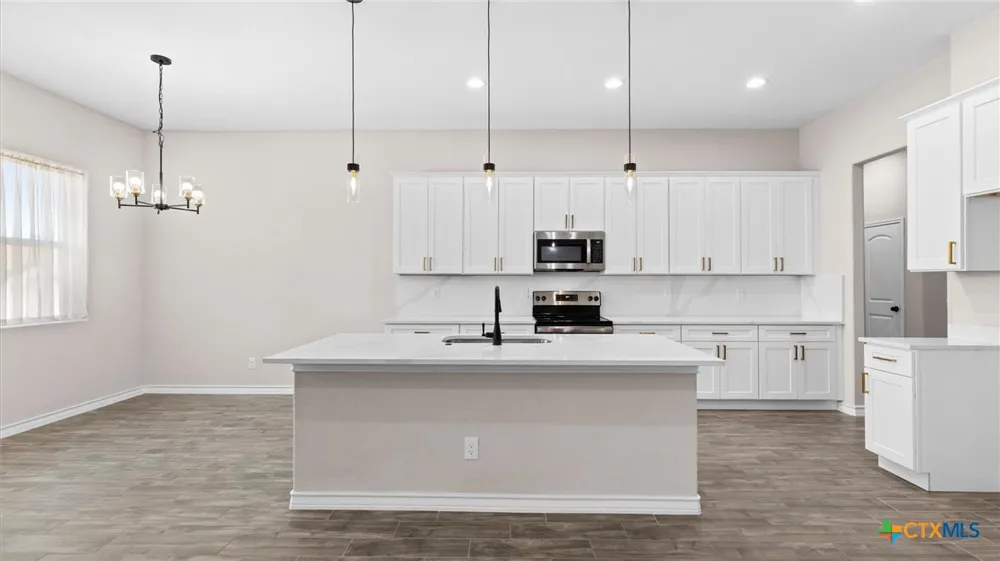 8511 Ventura Boulevard Selma, TX 78154