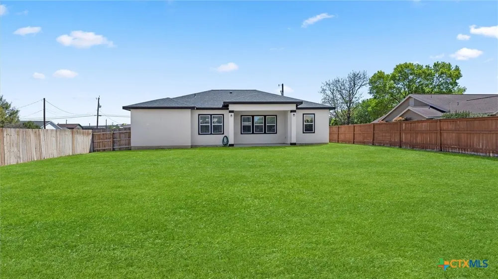8511 Ventura Boulevard Selma, TX 78154