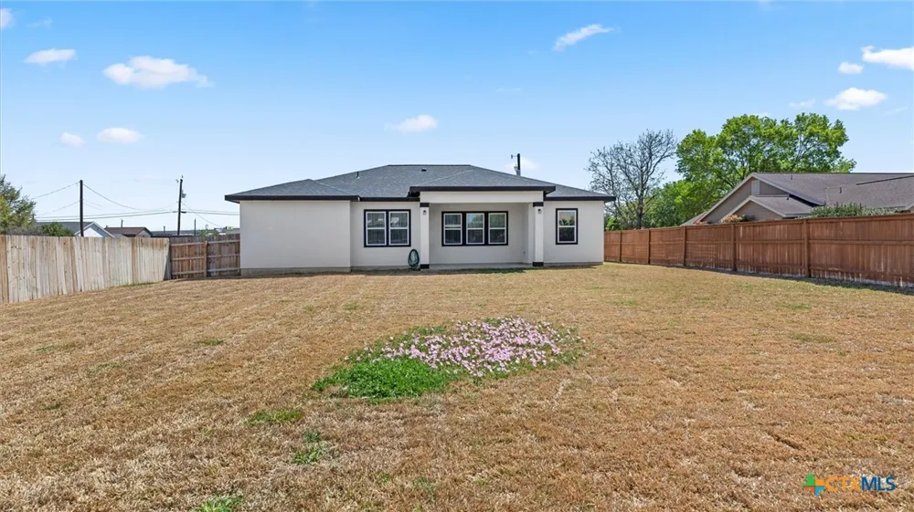 8511 Ventura Boulevard Selma, TX 78154