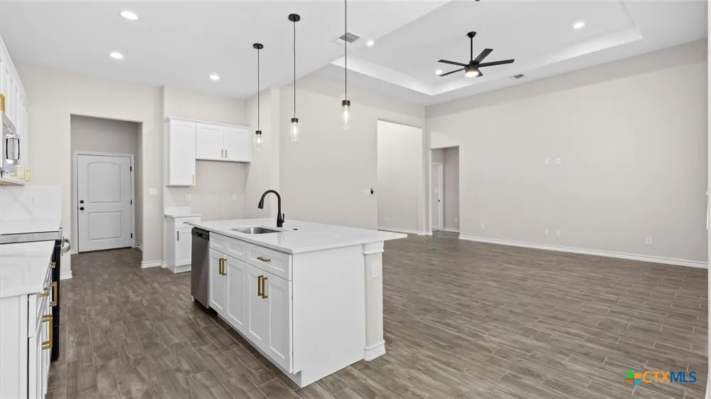 8511 Ventura Boulevard Selma, TX 78154