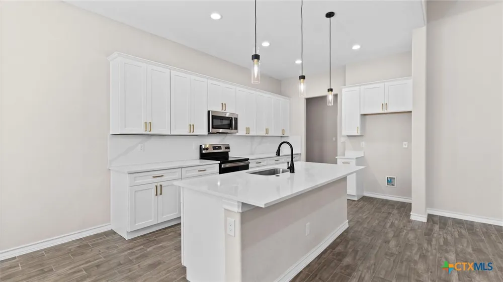 8511 Ventura Boulevard Selma, TX 78154