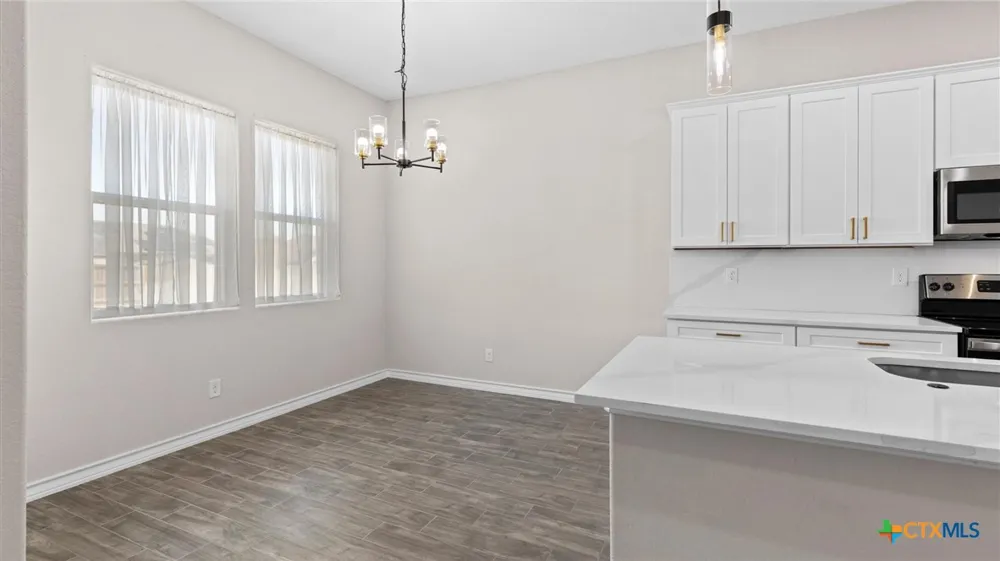 8511 Ventura Boulevard Selma, TX 78154