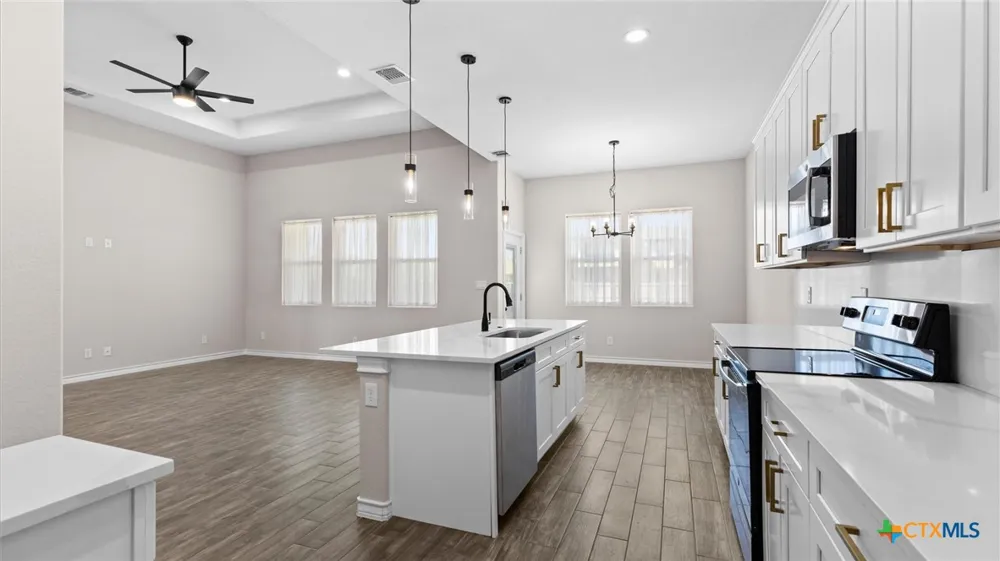 8511 Ventura Boulevard Selma, TX 78154