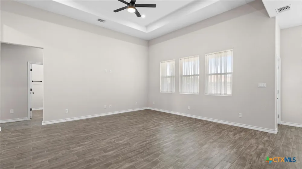 8511 Ventura Boulevard Selma, TX 78154