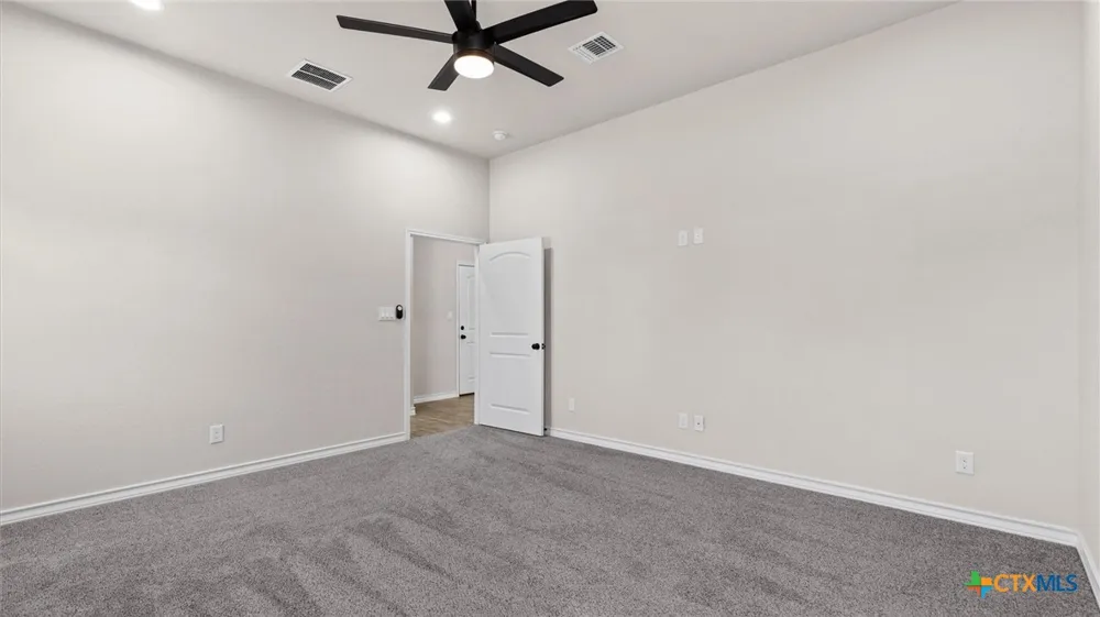 8511 Ventura Boulevard Selma, TX 78154