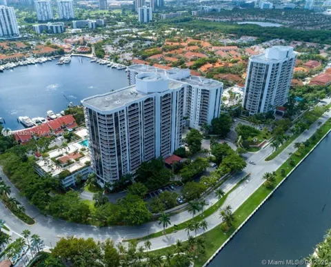 3610 Yacht Club Dr #1002