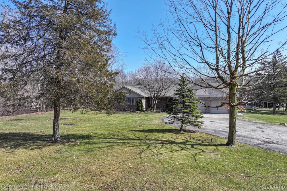 5464 Seymour Road Flushing Charter Township, MI 48433