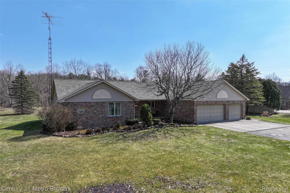 5464 Seymour Road Flushing Charter Township, MI 48433
