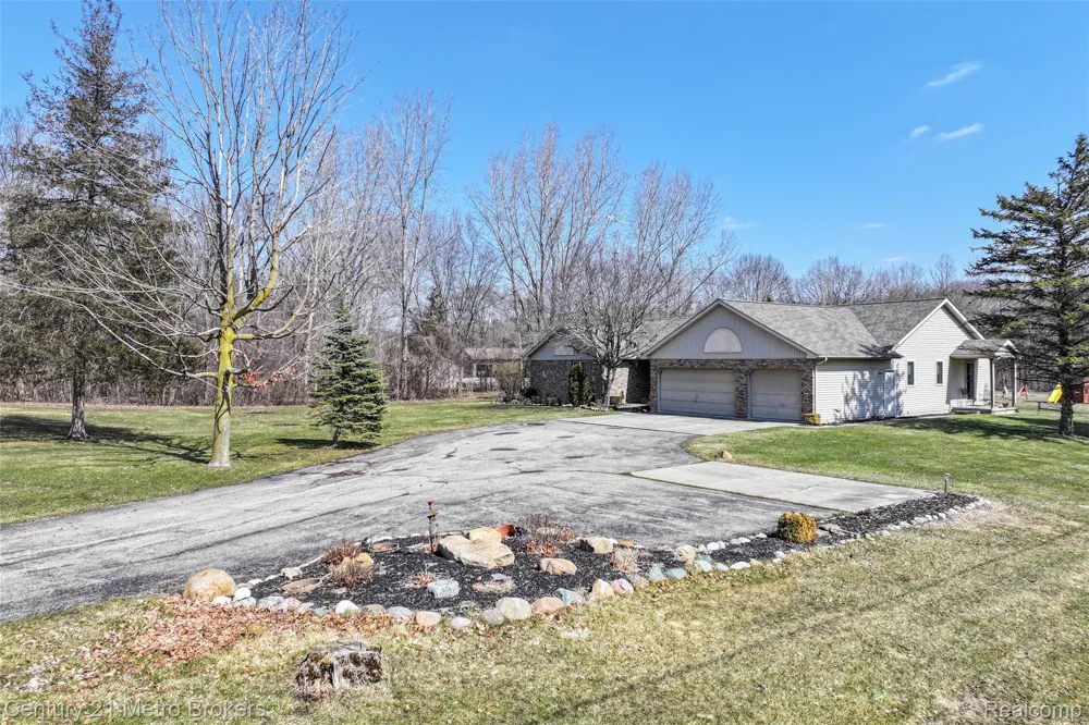 5464 Seymour Road Flushing Charter Township, MI 48433