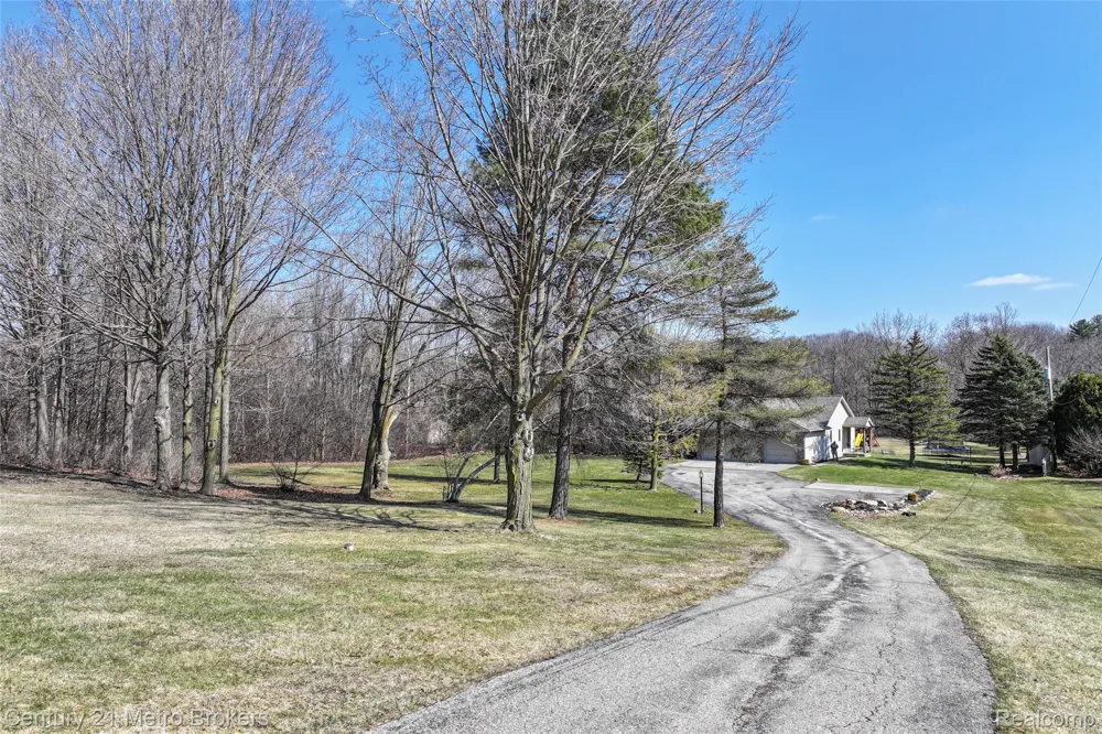 5464 Seymour Road Flushing Charter Township, MI 48433