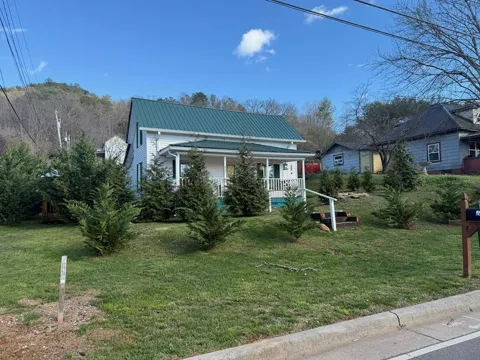 215 Bristol Avenue