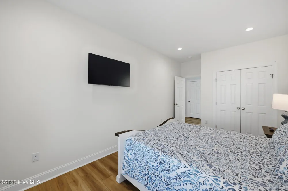 1617 S Shore Drive Surf City, NC 28445