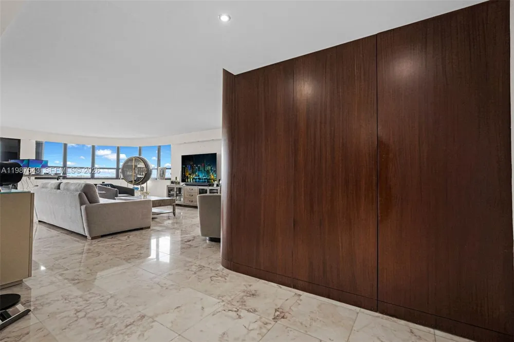 10175 Collins Ave #1207 Bal Harbour, FL 33154