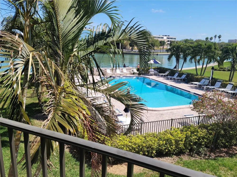 7405 BAY ISLAND DRIVE S #224 South Pasadena, FL 33707