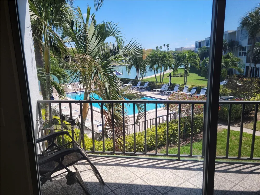 7405 BAY ISLAND DRIVE S #224 South Pasadena, FL 33707