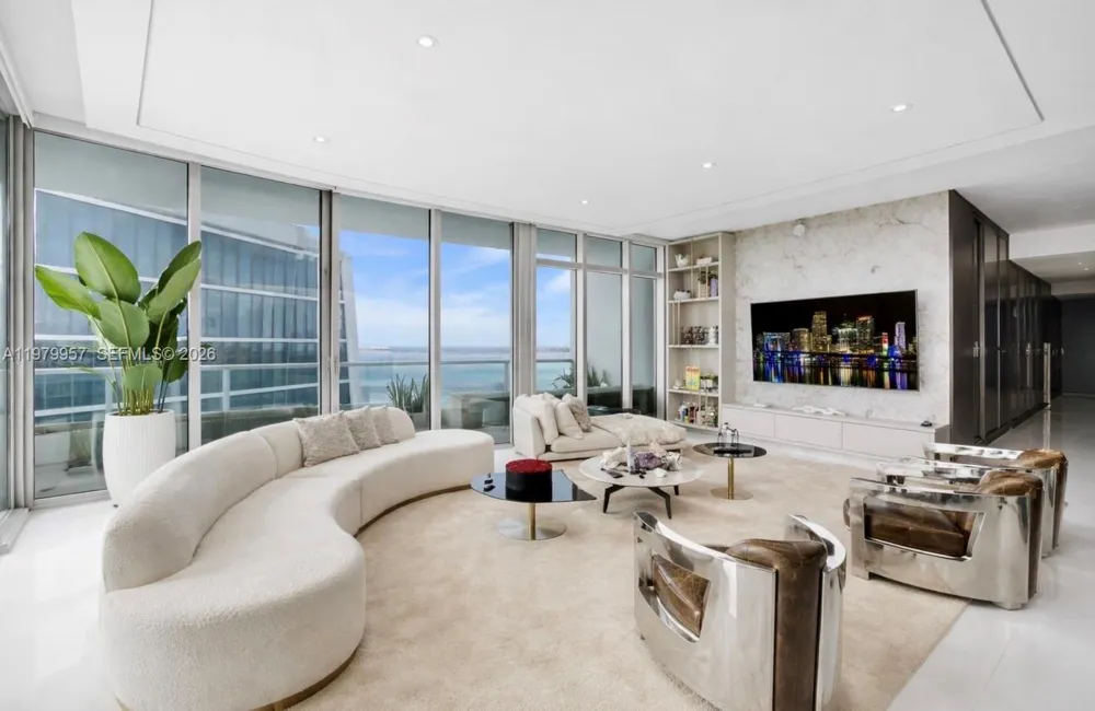 900 Biscayne Blvd #PH6109 Miami, FL 33132