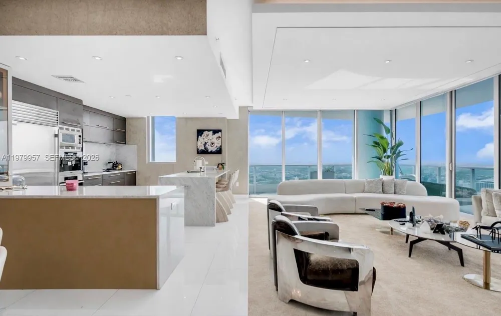 900 Biscayne Blvd #PH6109 Miami, FL 33132