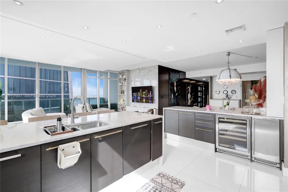 900 Biscayne Blvd #PH6109 Miami, FL 33132