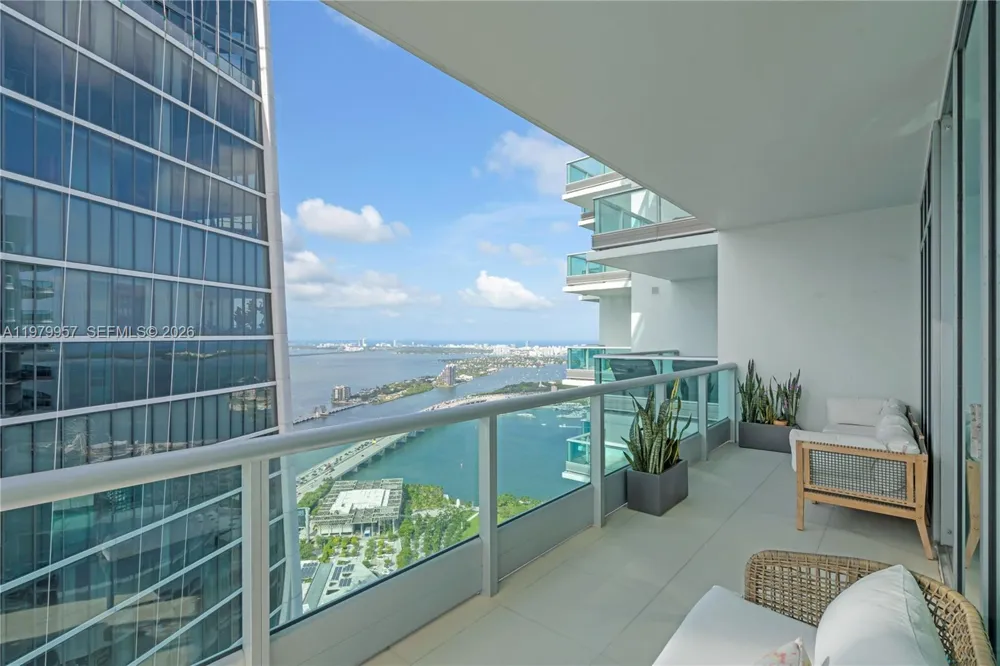 900 Biscayne Blvd #PH6109 Miami, FL 33132