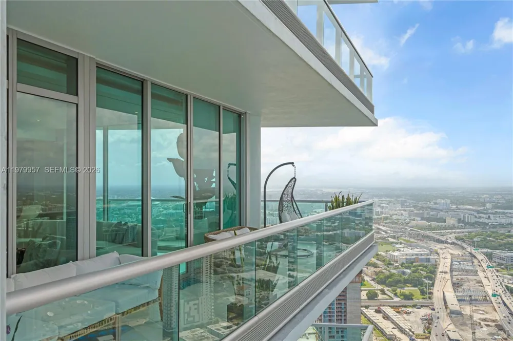 900 Biscayne Blvd #PH6109 Miami, FL 33132