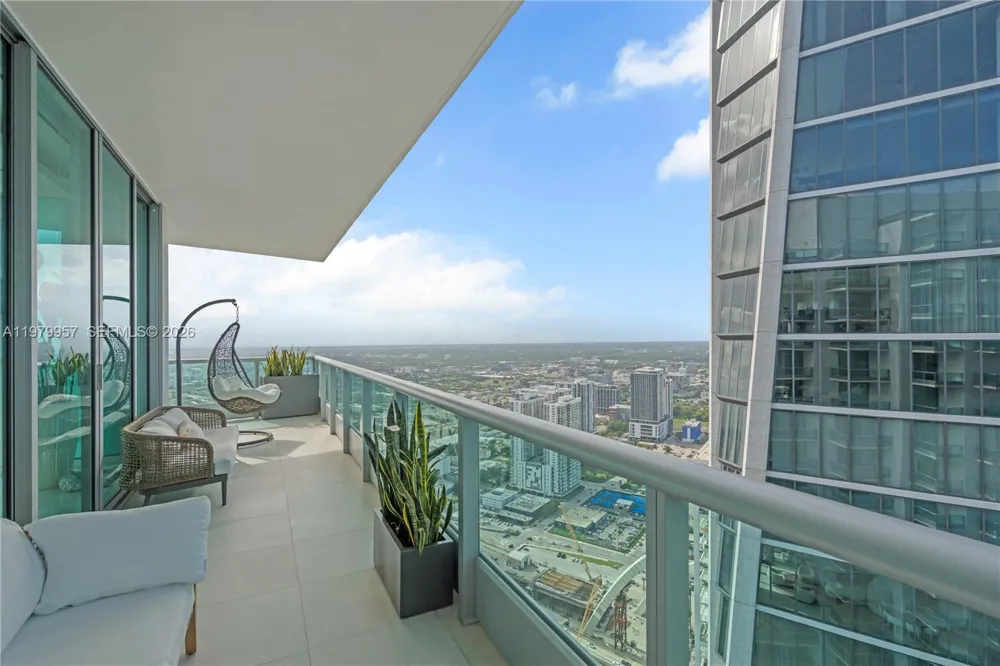900 Biscayne Blvd #PH6109 Miami, FL 33132
