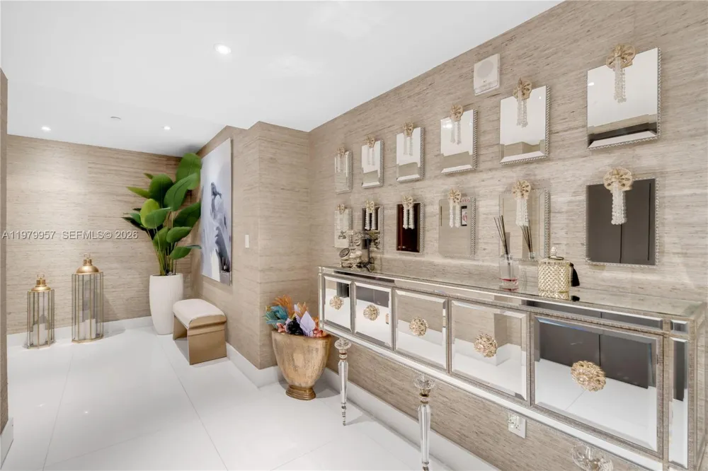 900 Biscayne Blvd #PH6109 Miami, FL 33132