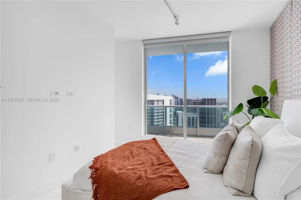 900 Biscayne Blvd #PH6109 Miami, FL 33132