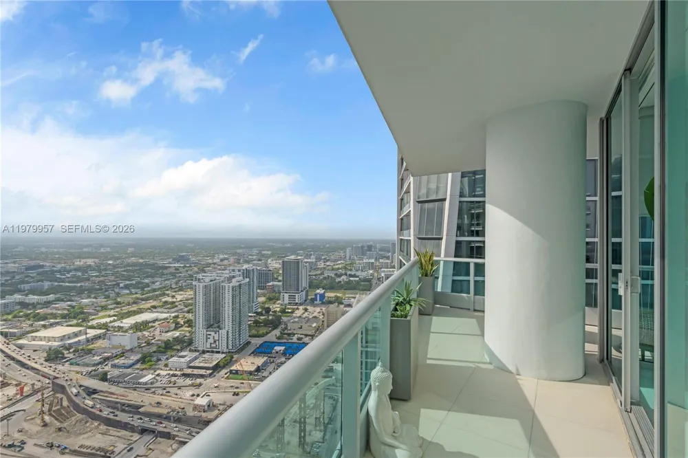 900 Biscayne Blvd #PH6109 Miami, FL 33132