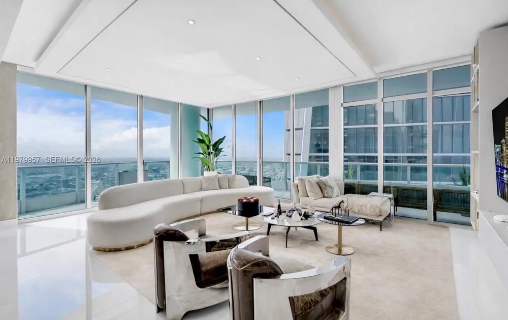 900 Biscayne Blvd #PH6109 Miami, FL 33132