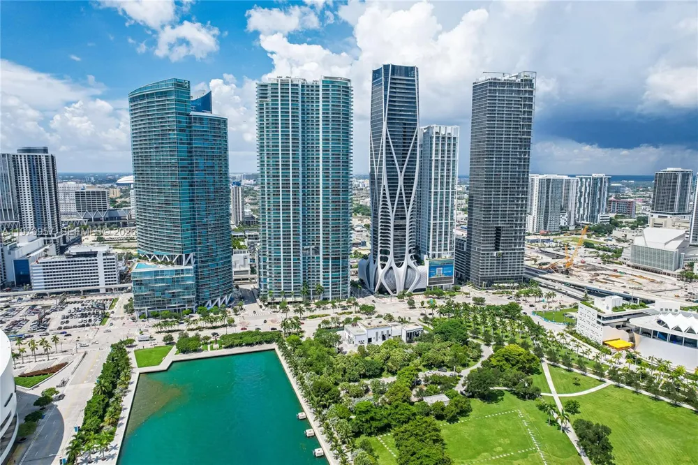 900 Biscayne Blvd #PH6109 Miami, FL 33132