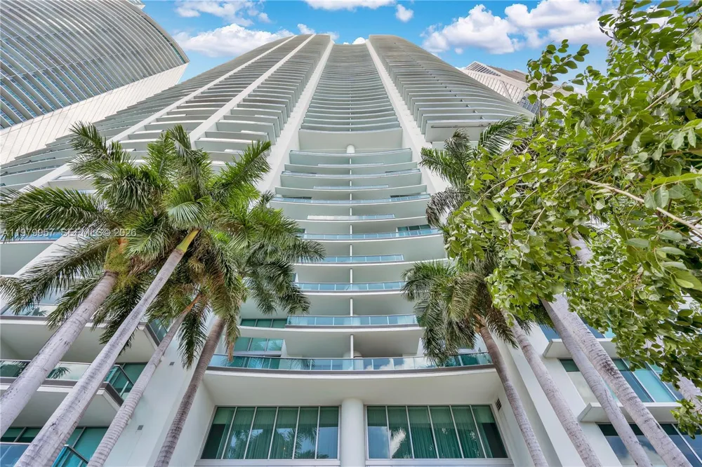 900 Biscayne Blvd #PH6109 Miami, FL 33132