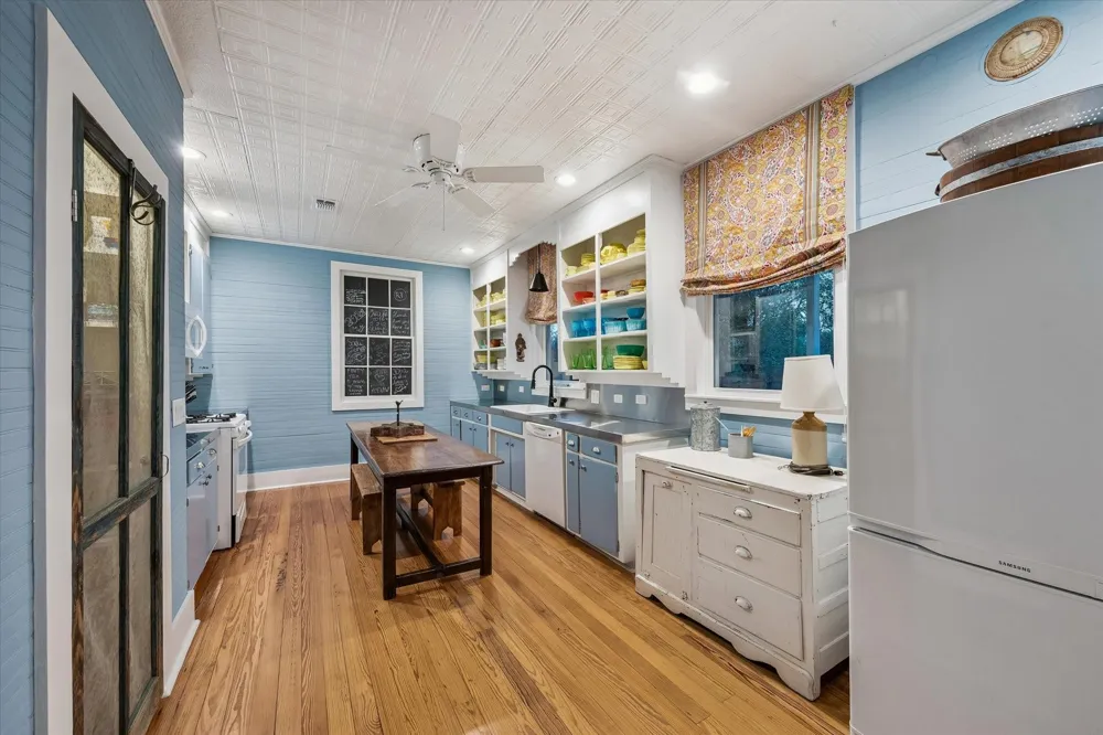 895 S Weyand Road Round Top, TX 78954