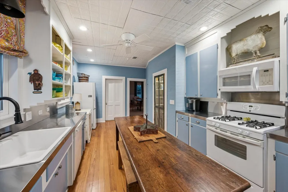895 S Weyand Road Round Top, TX 78954