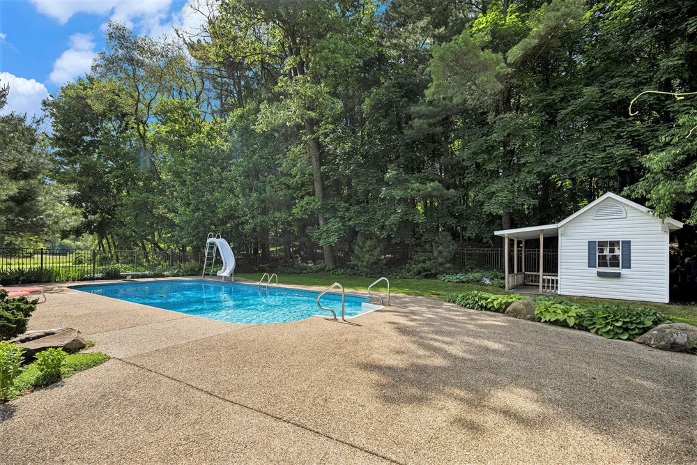 8856 42nd Street Ross Township, MI 49012