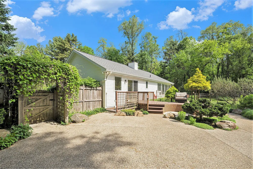 8856 42nd Street Ross Township, MI 49012